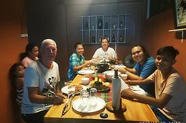 Laguno Hostel And Guest House