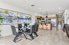 Conroe Executive Townhouse - Modern & Stylish