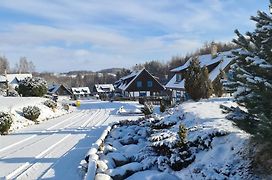 Kaszuby, dom kaszubski nad jeziorem