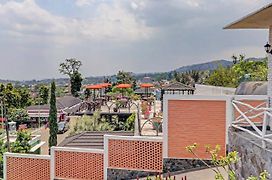 OYO 90617 Rumah Oma Opa Syariah