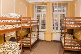 Подобова оренда ліжок та кімнат в квартирі