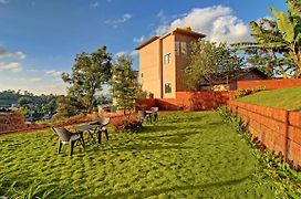 Treebo Raaya Regency