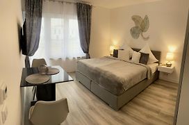 Prime Host Lovely Apartment