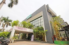 Treebo Grand Legacy Shahenshah