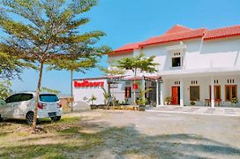 RedDoorz Syariah near Bandara YIA Kulon Progo