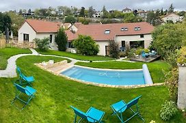 Proche centre ville, gîte 4 étoiles avec piscine