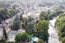 Logis Hotel Restaurant Les Cedres