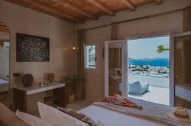 Legends In Town, By Mykonos High