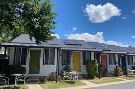 Canberra Ave Villas