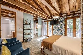 AmazINN Places Noviciado 7