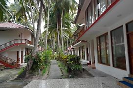 Crossbill Beach Resort