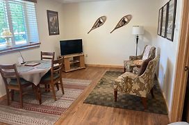 Creekside Downtown Vacation Suites, Only Adults 25 Or Older