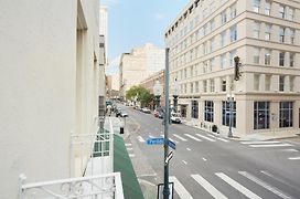 Sonder Baronne Manor