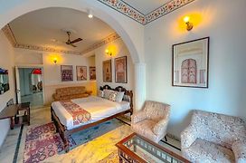 Dyore House By Bharat Mahal Palace