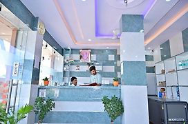 Hotel Radha Palace & Restaurant