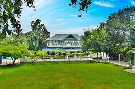 Mgm Whispering Wind'S Yelagiri