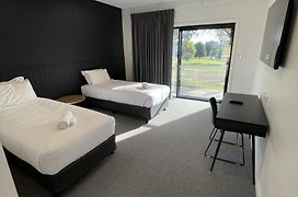 Harden Country Club Motel