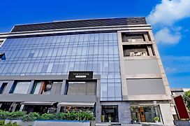 Super Townhouse Pbg Mall Vashi