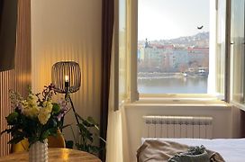 Rasinovo Nabrezi - Riverside Residence