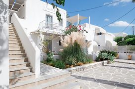 Nautilus Apartments-Suites