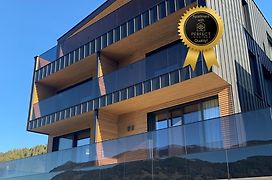 Perfect Lodgings Panorama