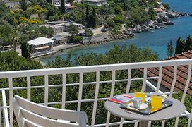 Guest House Rooms Rose