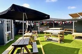 Shanahans B&B With Sports Bar