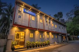 Fabexpress Comfort Stay - Nr Mumbai International Airport