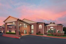 Super 8 By Wyndham Lowell/Bentonville/Rogers Area