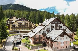 Nevesole Folgarida Resort Aparthotel