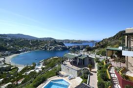 Erivolos Studios & Apartments