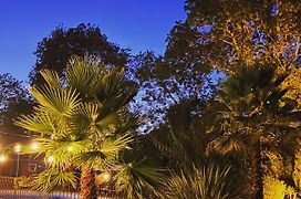 Logis Hotels La Bastide Des Golfs