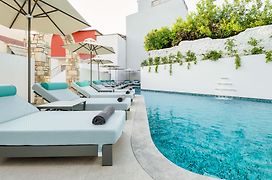 Dioni Boutique Hotel