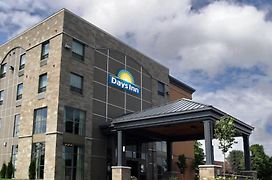 Days Inn By Wyndham Levis