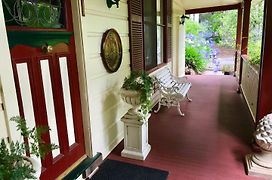 The Chalet Guesthouse And Studio