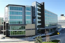The Grand Winnipeg Airport Hotel By Lakeview
