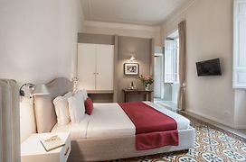 Terrace Pantheon Relais