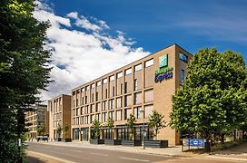 Holiday Inn Express London - Excel By Ihg