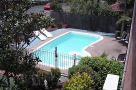 Avaleen Lodge Motor Inn