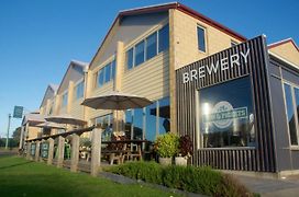 Sow And Piglets Guesthouse