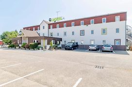 B&B Hotel Lyon Saint-Bonnet Mi-Plaine