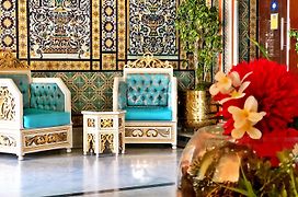 Royal Victoria - Ex British Embassy