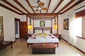 Takamaka Green Village