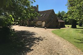 Great Ashley Farm Bed And Breakfast & Shepherds Huts