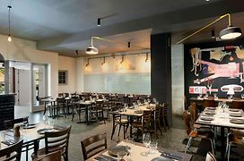 Peppers Gallery Hotel