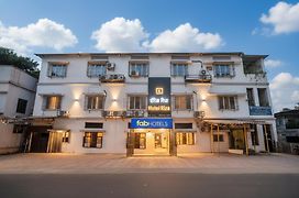 Fabhotel Riza International - Nr Nesco Exhibition Centre