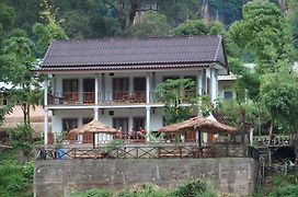 Nam Ou River Lodge