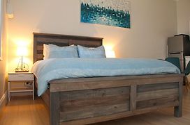 Smugglers Inn Studio Apartments