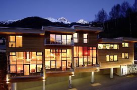 **** Panorama Apartments