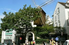 Abbesses Montmartre Apartment